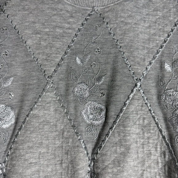 Alfred Dunner Petite Gray Embroidered Quilted Floral Rhinestone Crewneck SP - Picture 3 of 4